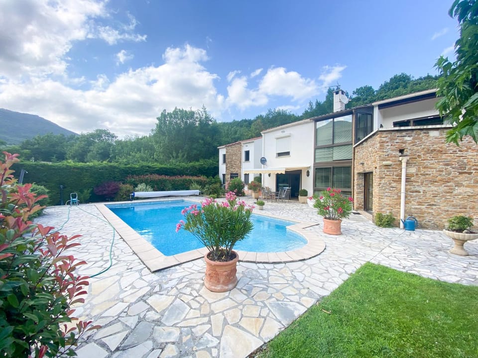 Property building, Swimming pool, Swimming pool