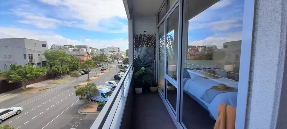 Balcony/Terrace, Street view