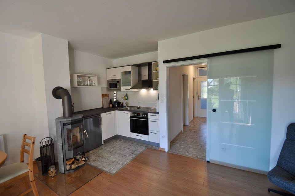 Coffee/tea facilities, Kitchen or kitchenette, Dining area