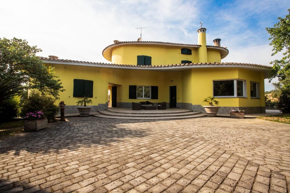Property building, Garden view