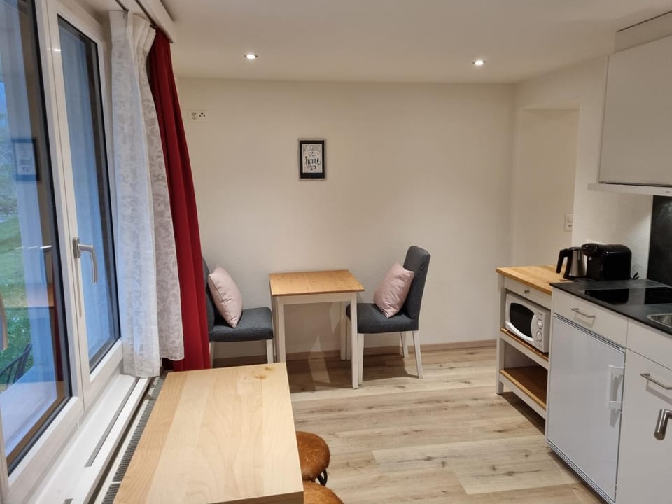 Dining area, Food