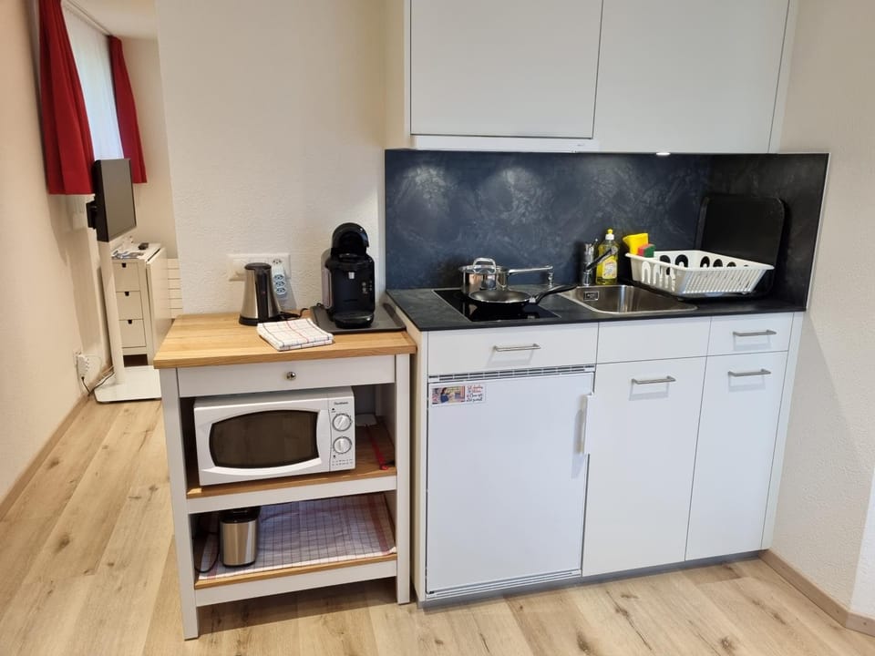 Coffee/tea facilities, microwave