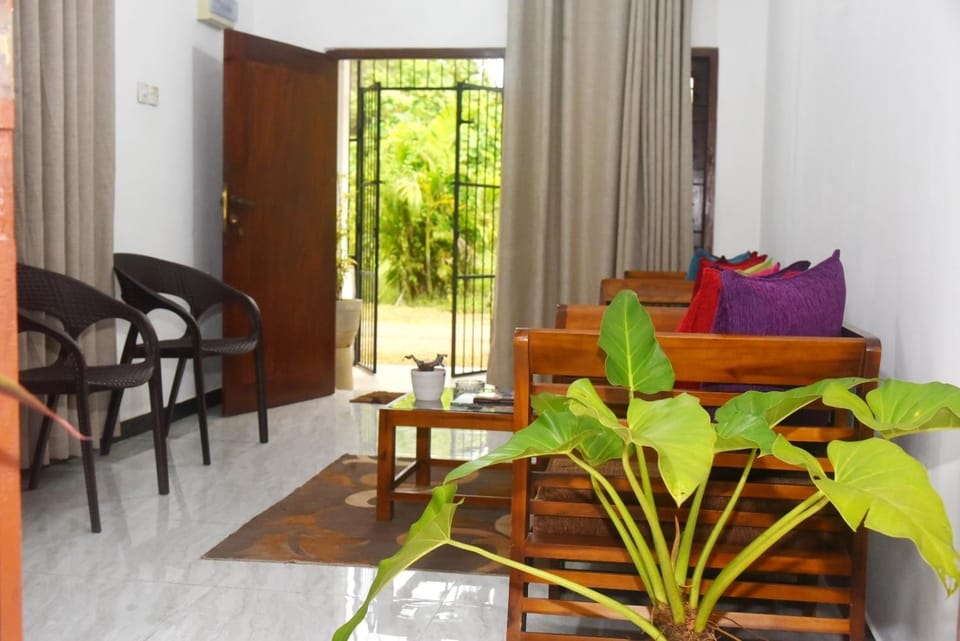 Garden, View (from property/room), Living room, Seating area, Garden view