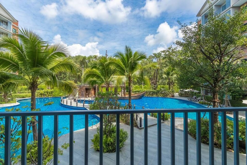 Pool view, Swimming pool