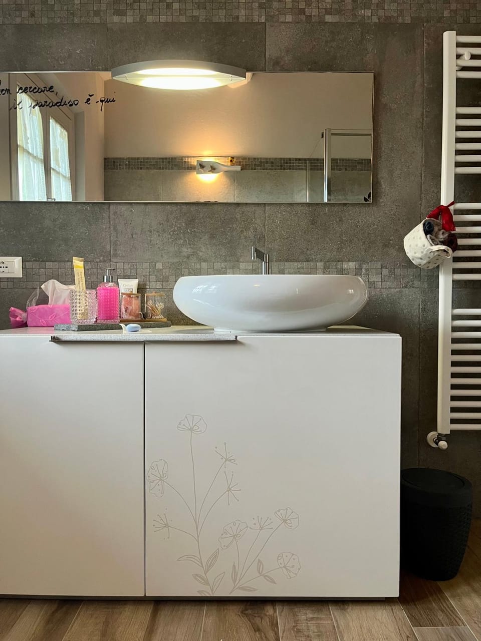 Bathroom, Decorative detail, Area and facilities, furniture, heating, locker, towels