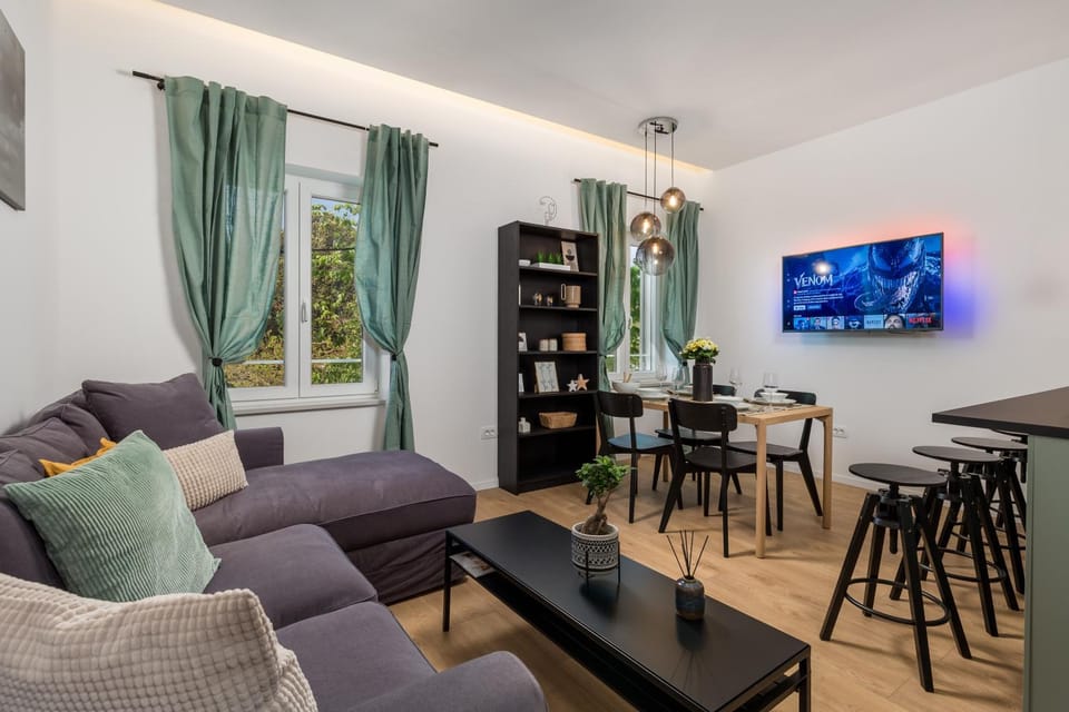 Living room, Seating area, Dining area