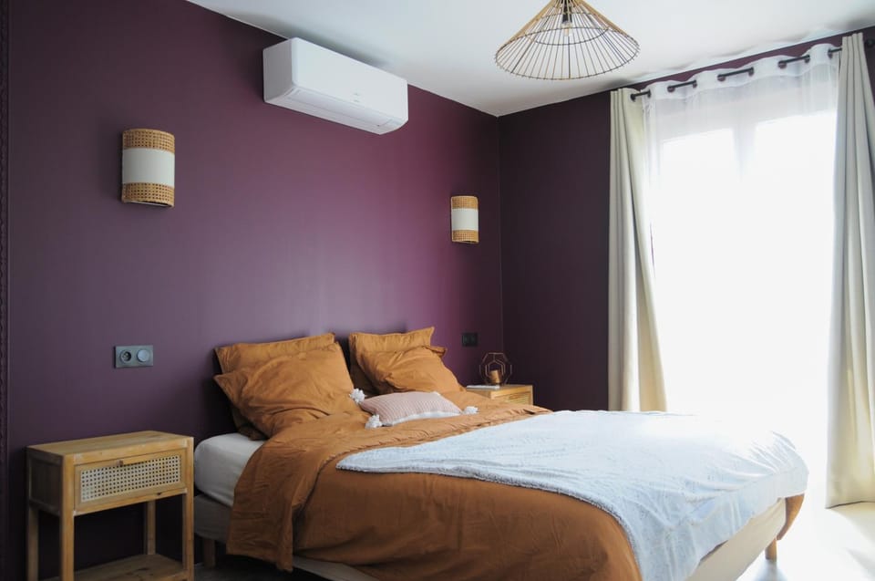 Bedroom, air conditioner