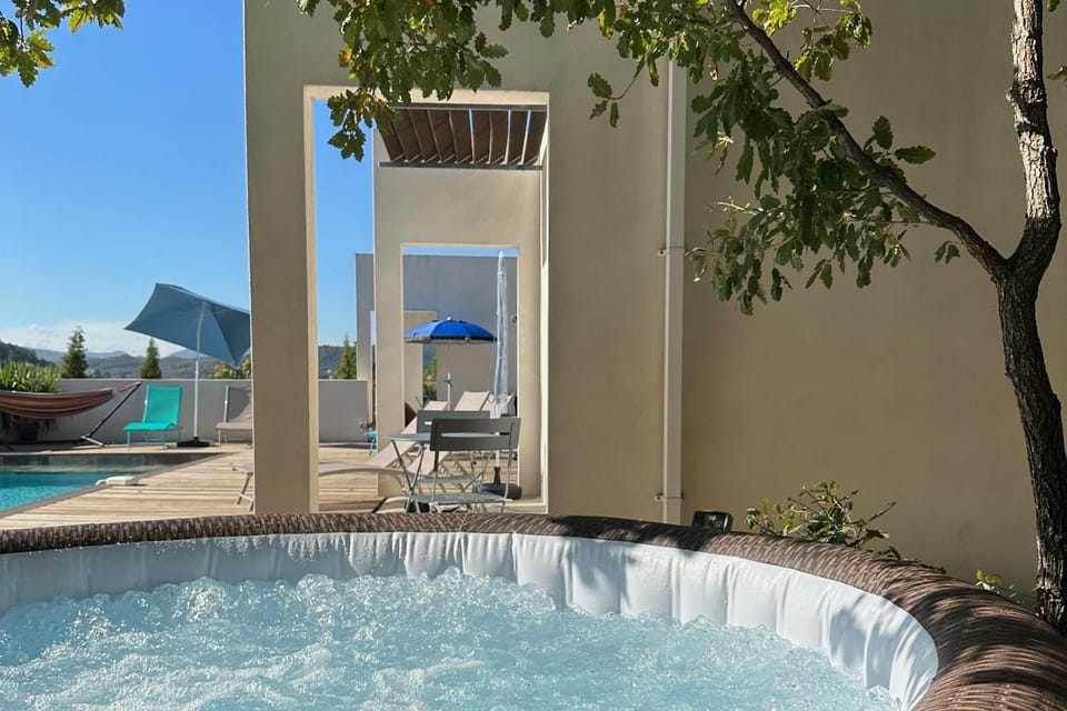 Pool view, Swimming pool, sunbed