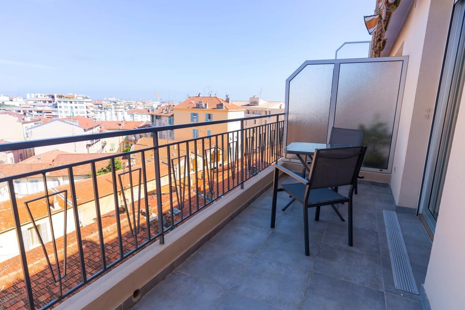 Balcony/Terrace, City view