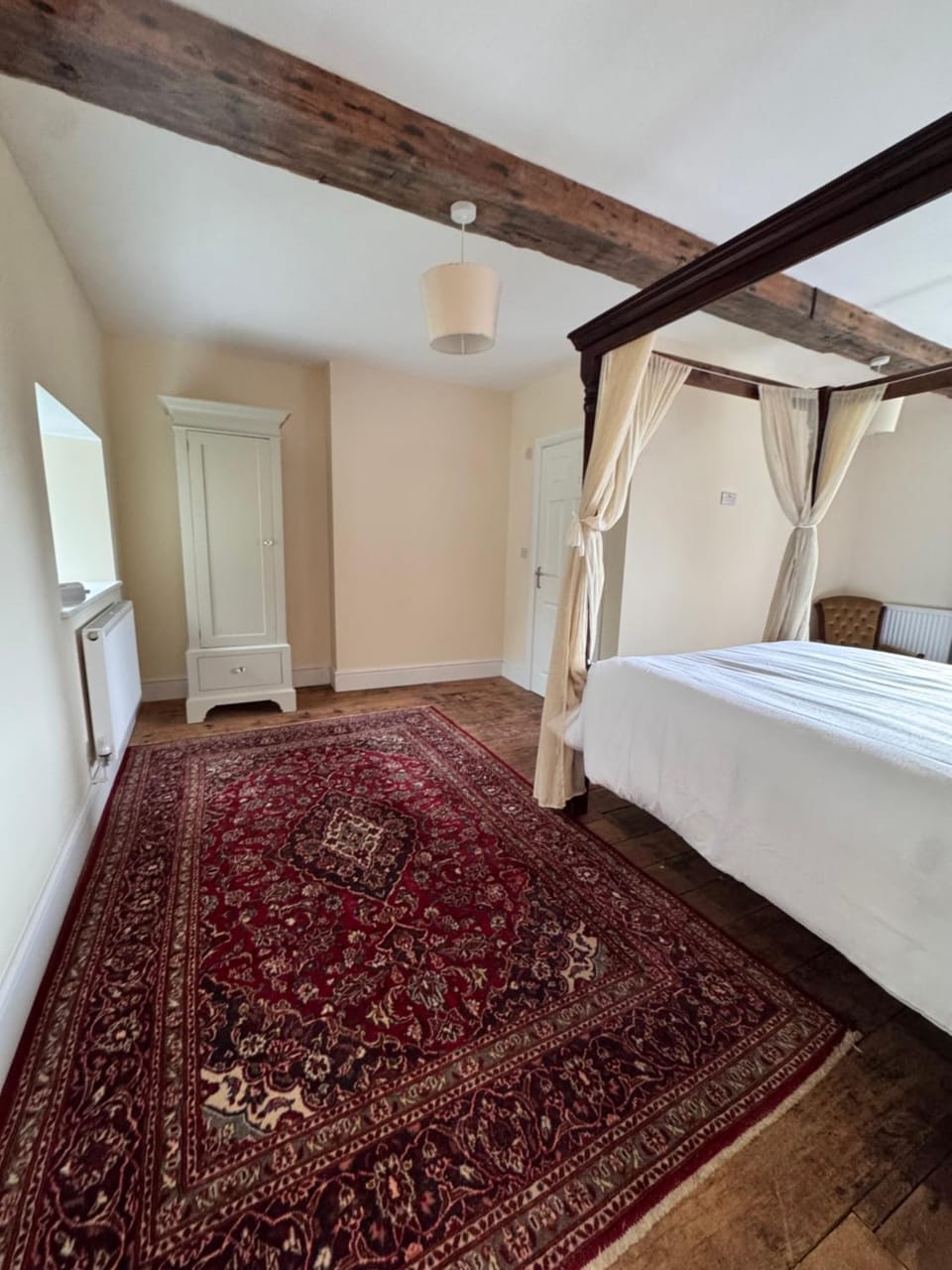 Photo of the whole room, Bedroom, wardrobe