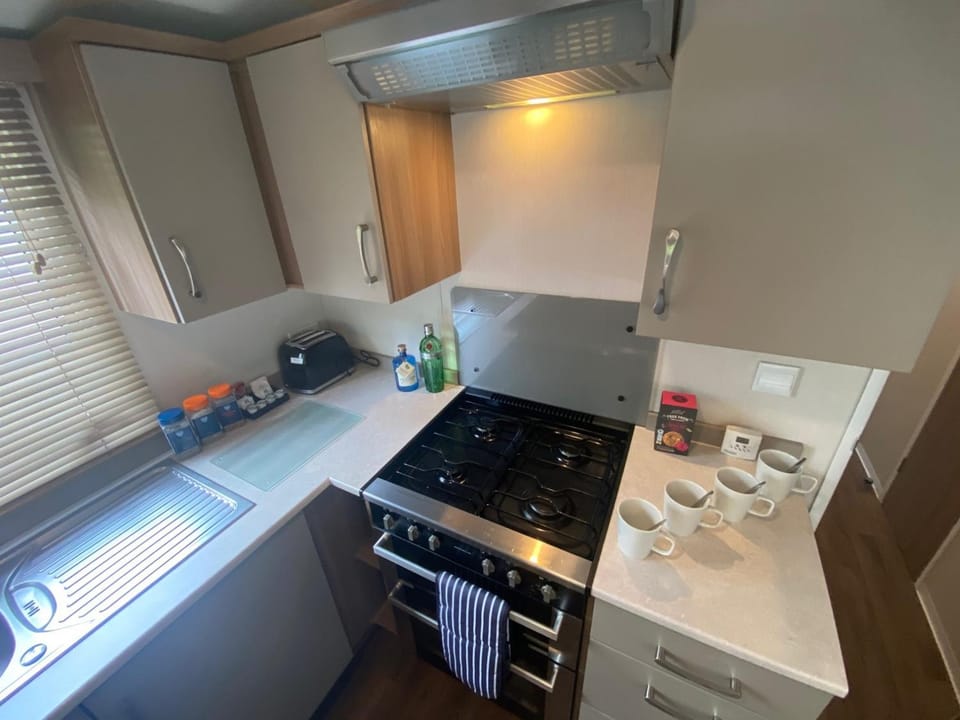 V13 - The Falls with Hot Tub House in Wales