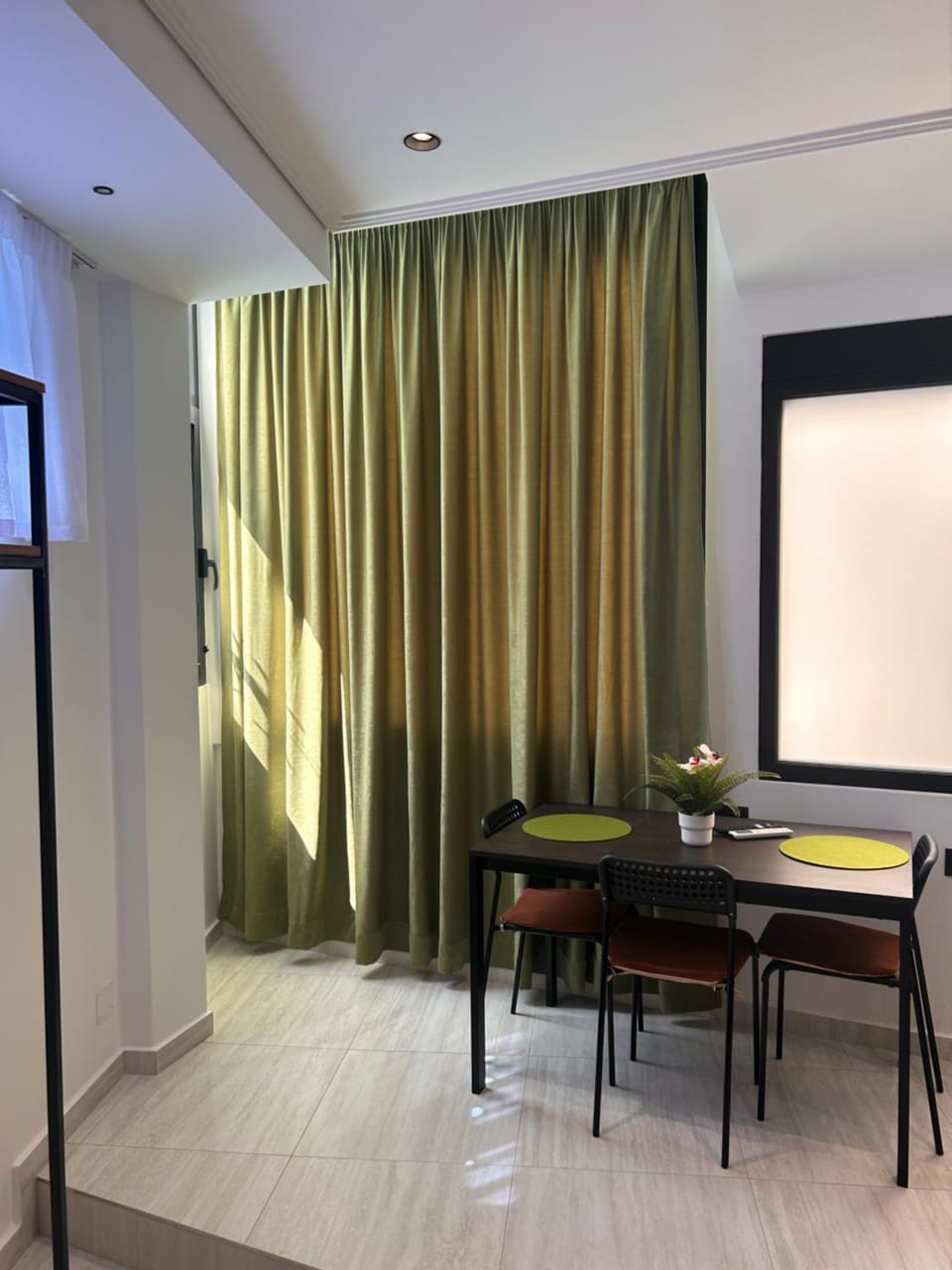 Seating area, Dining area