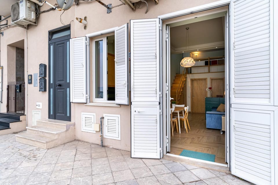 Facade/entrance