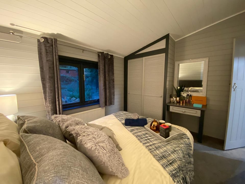 L09 - The Snowdon Spa with Hot Tub House in Wales