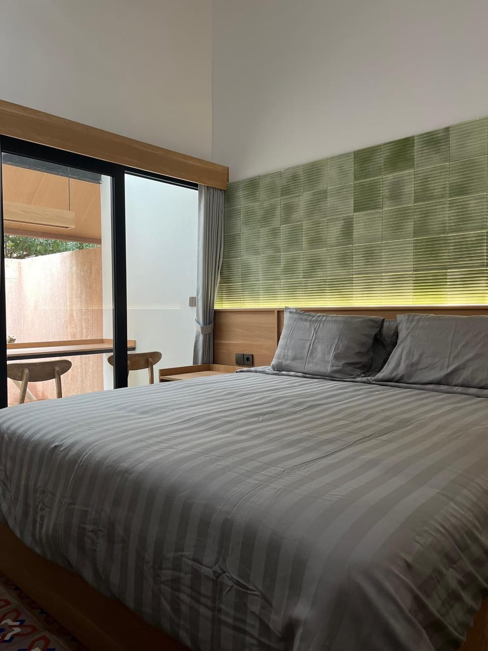 Bed, Bedroom, Garden view