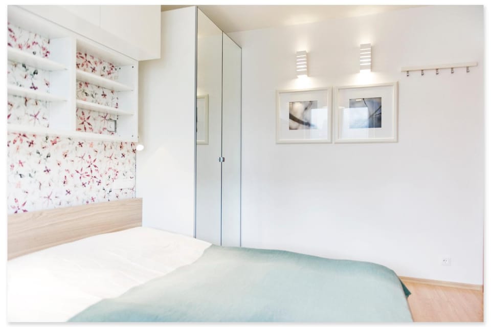 Bed, Photo of the whole room, wardrobe
