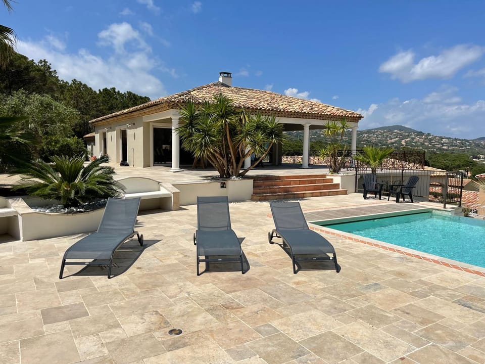 Magnifique Villa à 100 m plage climatisation Vue mer exceptionnelle Villa in Sainte-Maxime