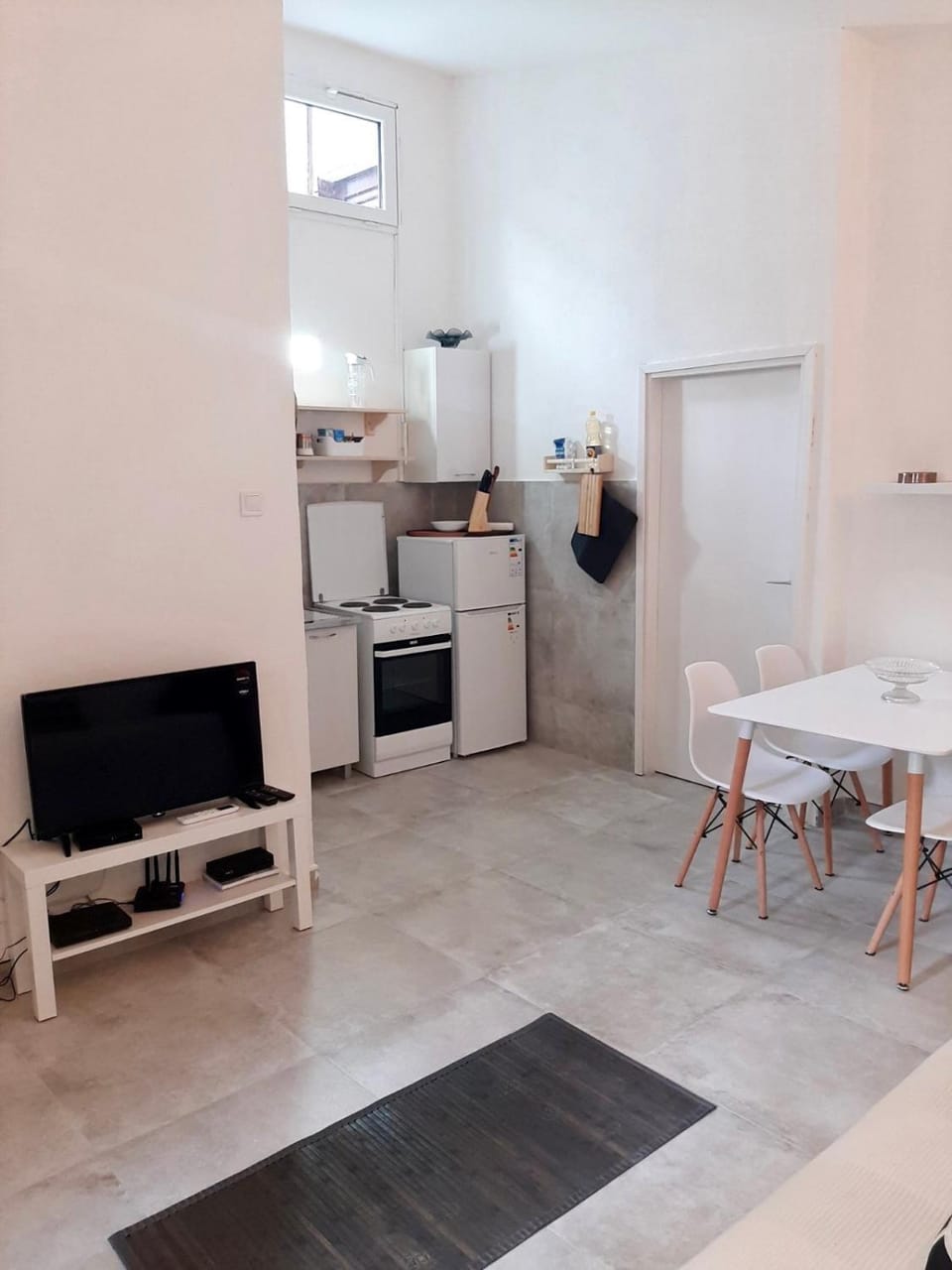 TV and multimedia, Kitchen or kitchenette, Living room, Seating area, Dining area, Communal kitchen