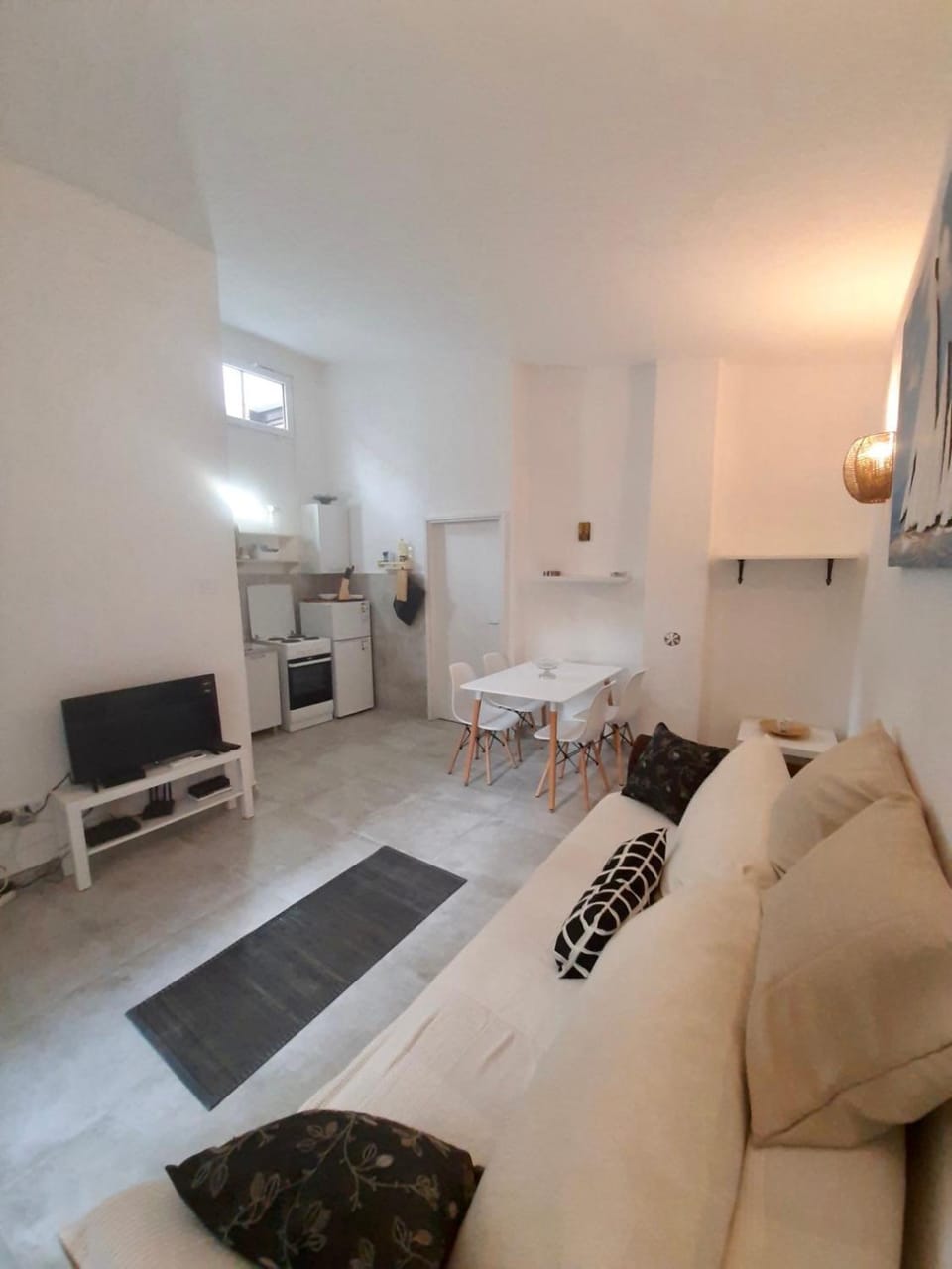 Communal lounge/ TV room, TV and multimedia, Living room, Seating area, Dining area