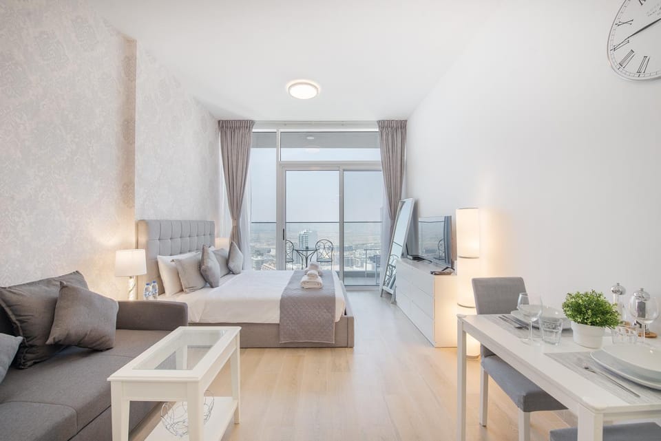 Bed, Living room, Photo of the whole room, Seating area, Bedroom