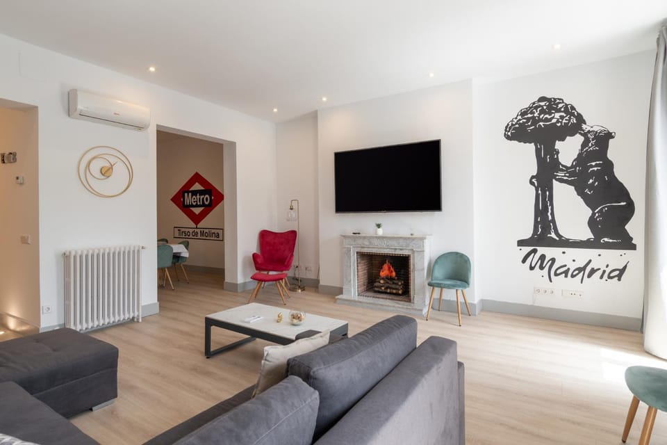 Communal lounge/ TV room, TV and multimedia, Decorative detail