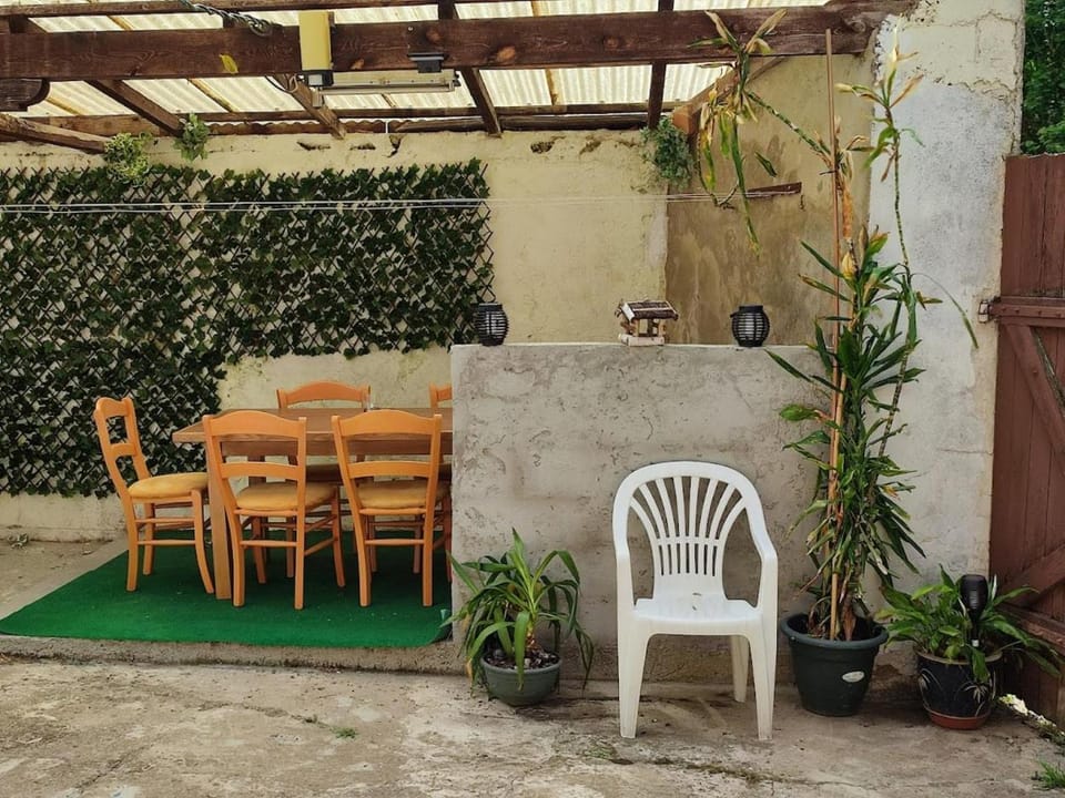 Patio, BBQ facilities, Dining area