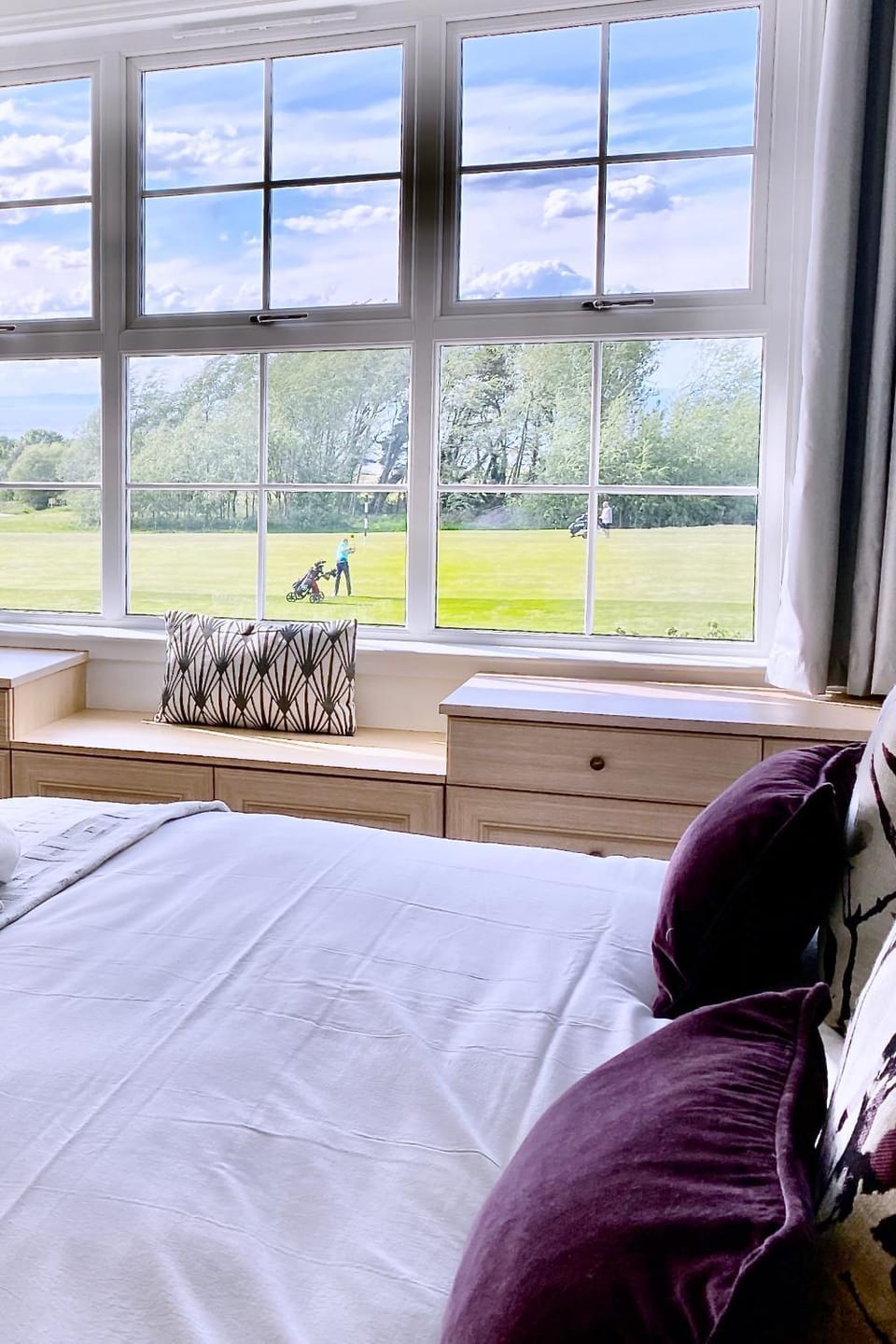 Bed, Golfcourse, Bedroom, Sea view