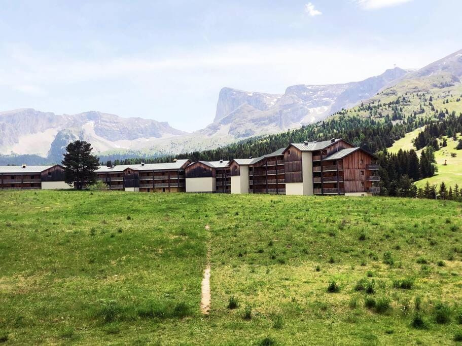 Vue panoramique tout confort 150m pistes commerces et loisirs Apartment in Provence-Alpes-Côte d'Azur