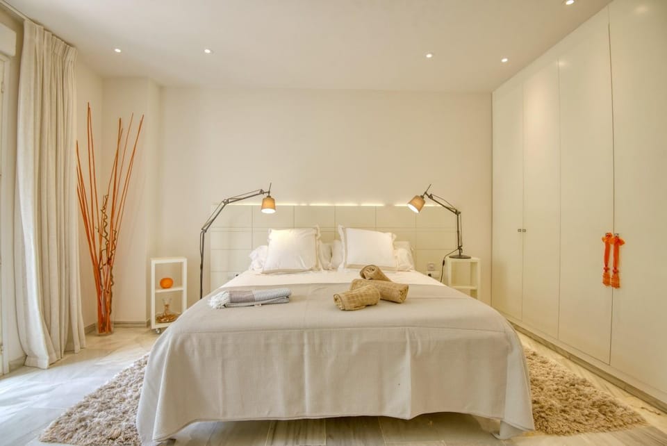 PLAYAS DEL DUQUE, PUERTO BANUS, GOLF .PLAYA Y COMPRAS Apartment in Marbella