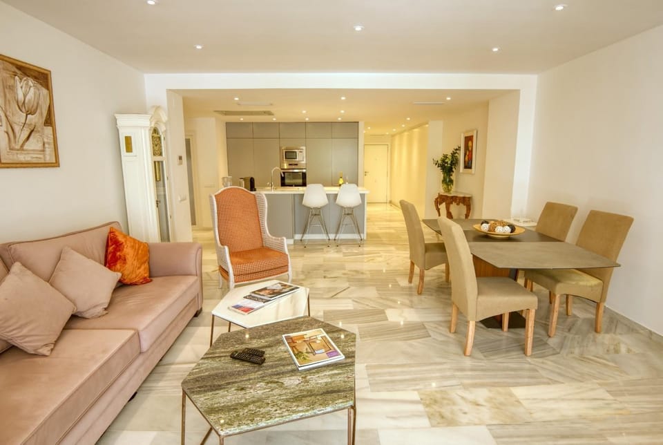 PLAYAS DEL DUQUE, PUERTO BANUS, GOLF .PLAYA Y COMPRAS Apartment in Marbella