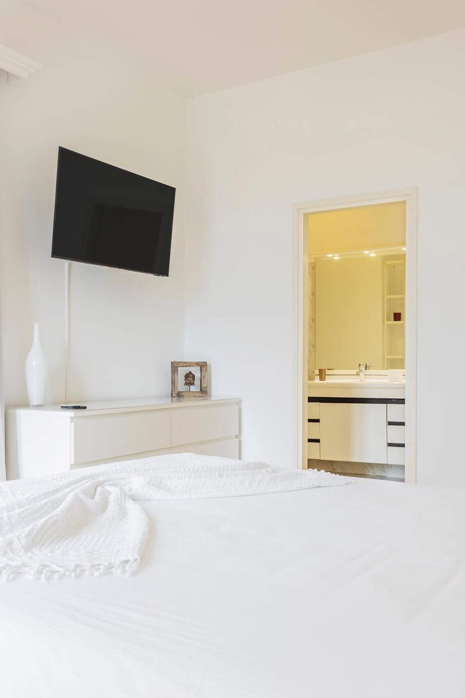Bathroom, TV and multimedia, Bedroom