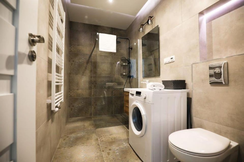 Shower, Toilet, Bathroom, washing machine, dryer