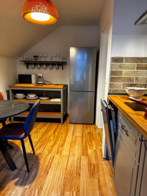 Kitchen or kitchenette, Dining area, dishwasher, minibar, stove