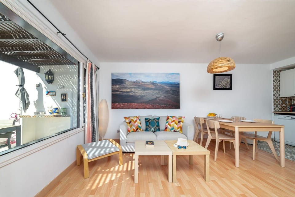 Playa Bastián: 2 habs, 2 baños y súper terraza Apartment in Costa Teguise