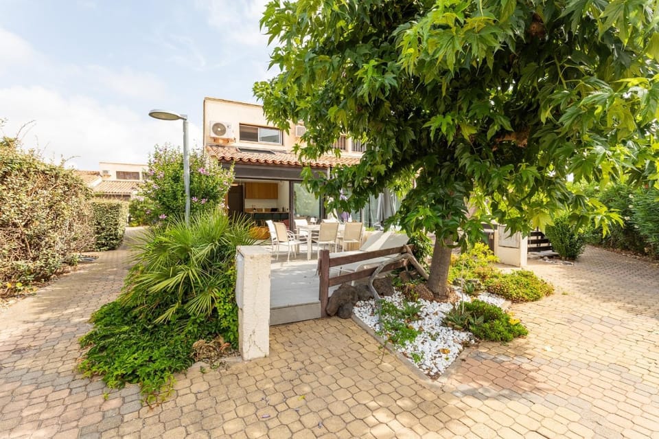 Villa naturiste 2 chambres héliovillage 6 personnes maxi House in Agde