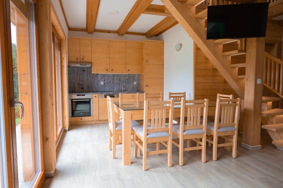 Kitchen or kitchenette, Dining area, pet friendly, stove