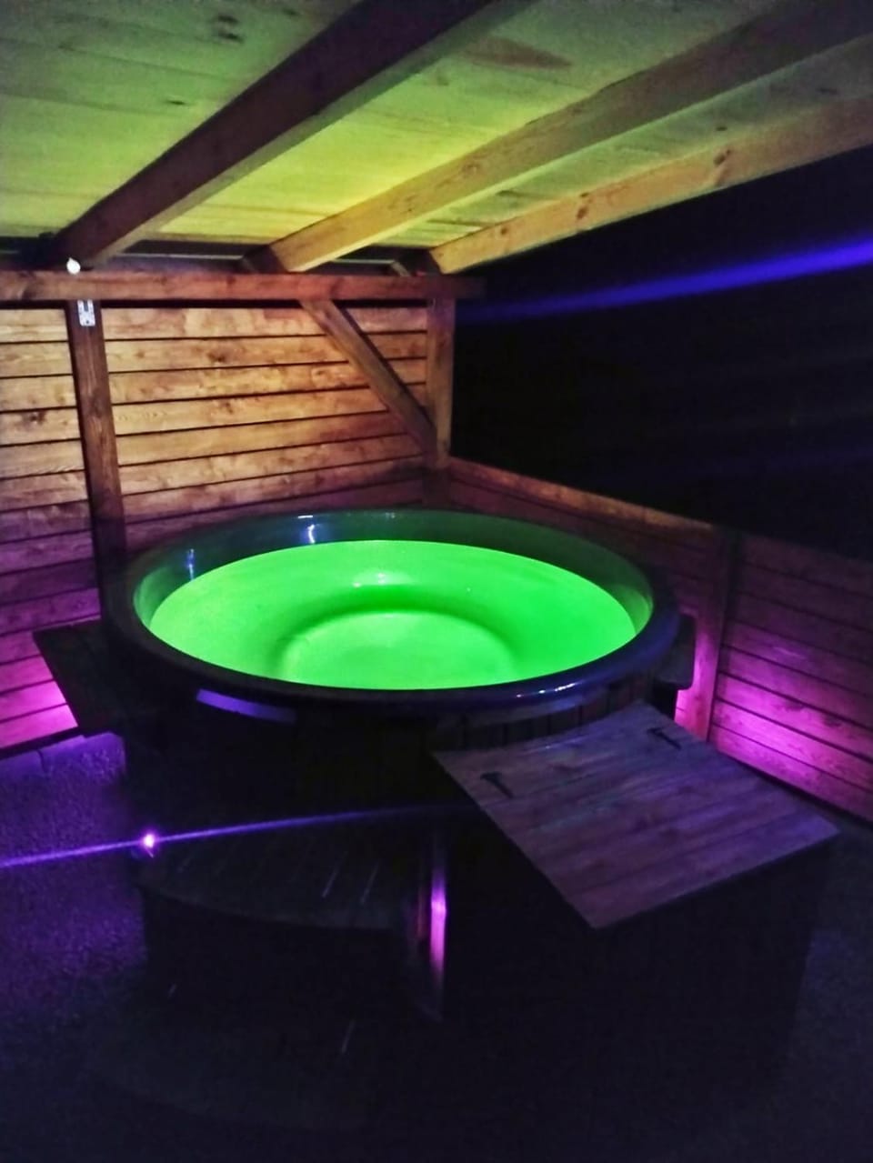 Hot Tub, Swimming pool