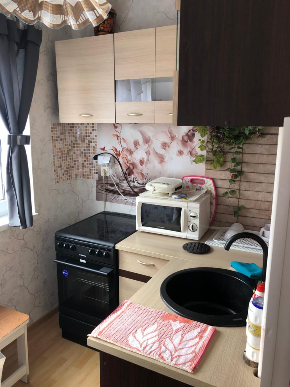 Kitchen or kitchenette, Dining area, oven, stove