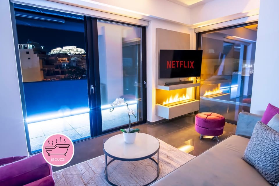 Hot Tub, TV and multimedia, View (from property/room), Balcony/Terrace, Living room, flat iron