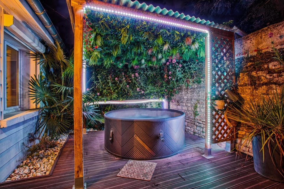 Natural landscape, Hot Tub