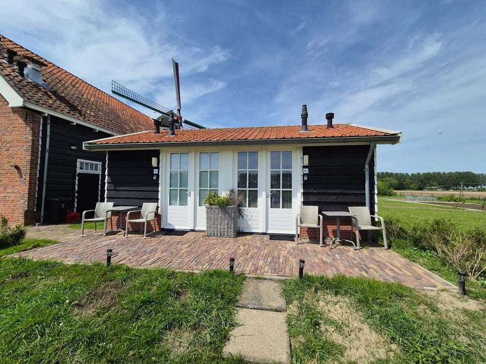 Property building, Day, Natural landscape, Garden, Garden view