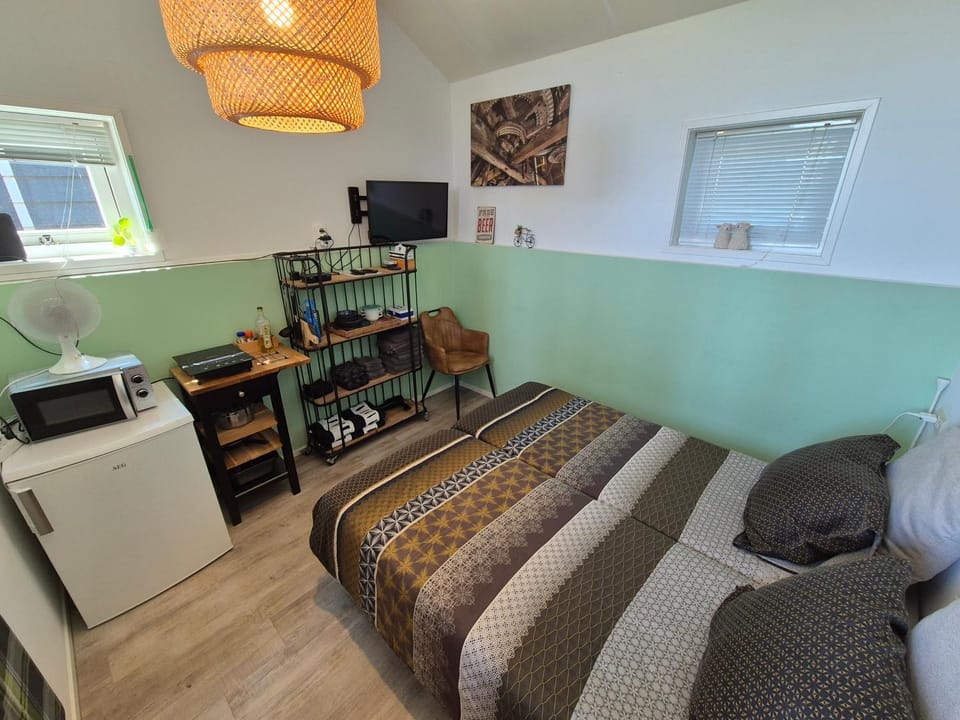 Property building, Bed