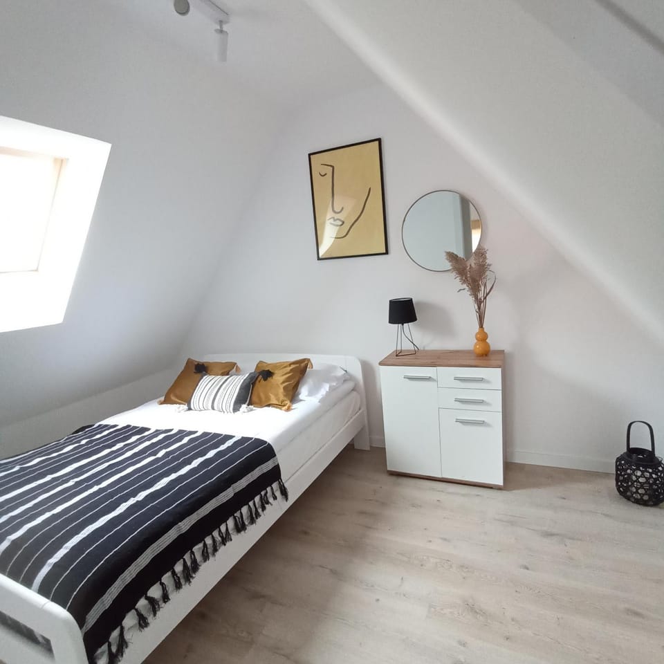 Bed, Bedroom
