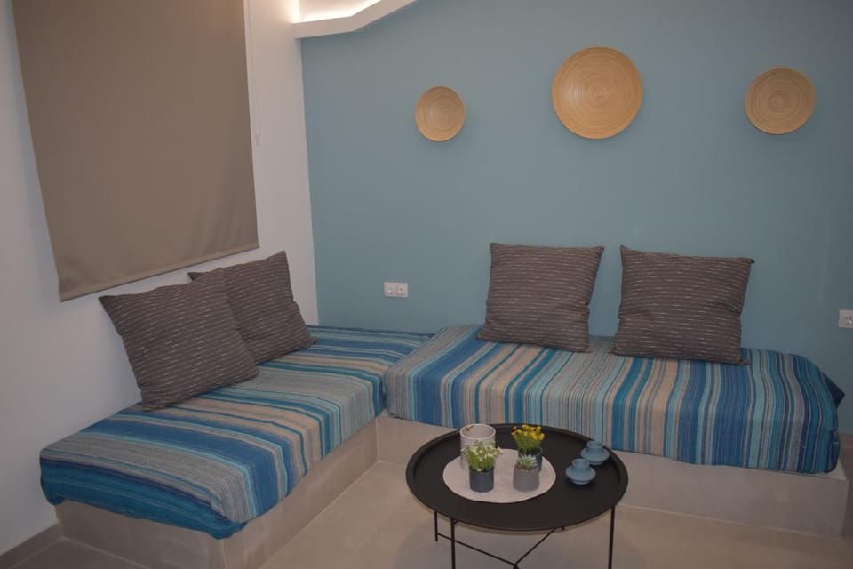 Bed, Seating area