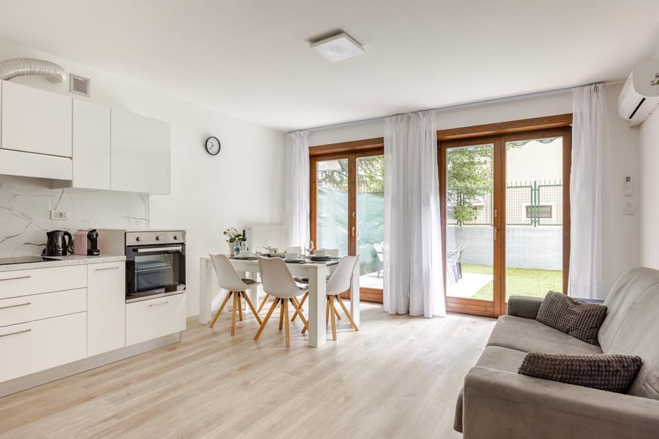 Kitchen or kitchenette, Living room, Dining area, oven