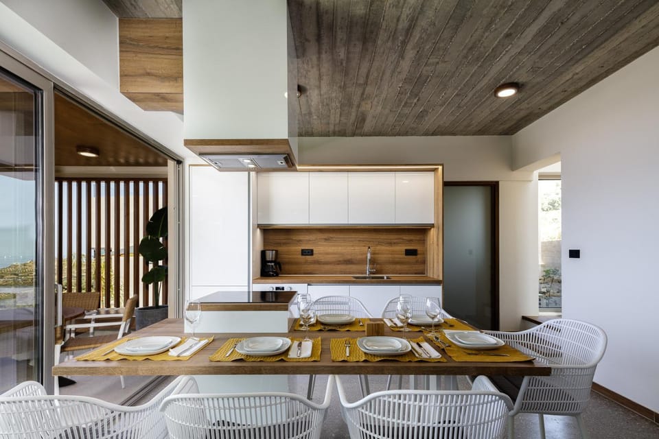Dining area, kitchen