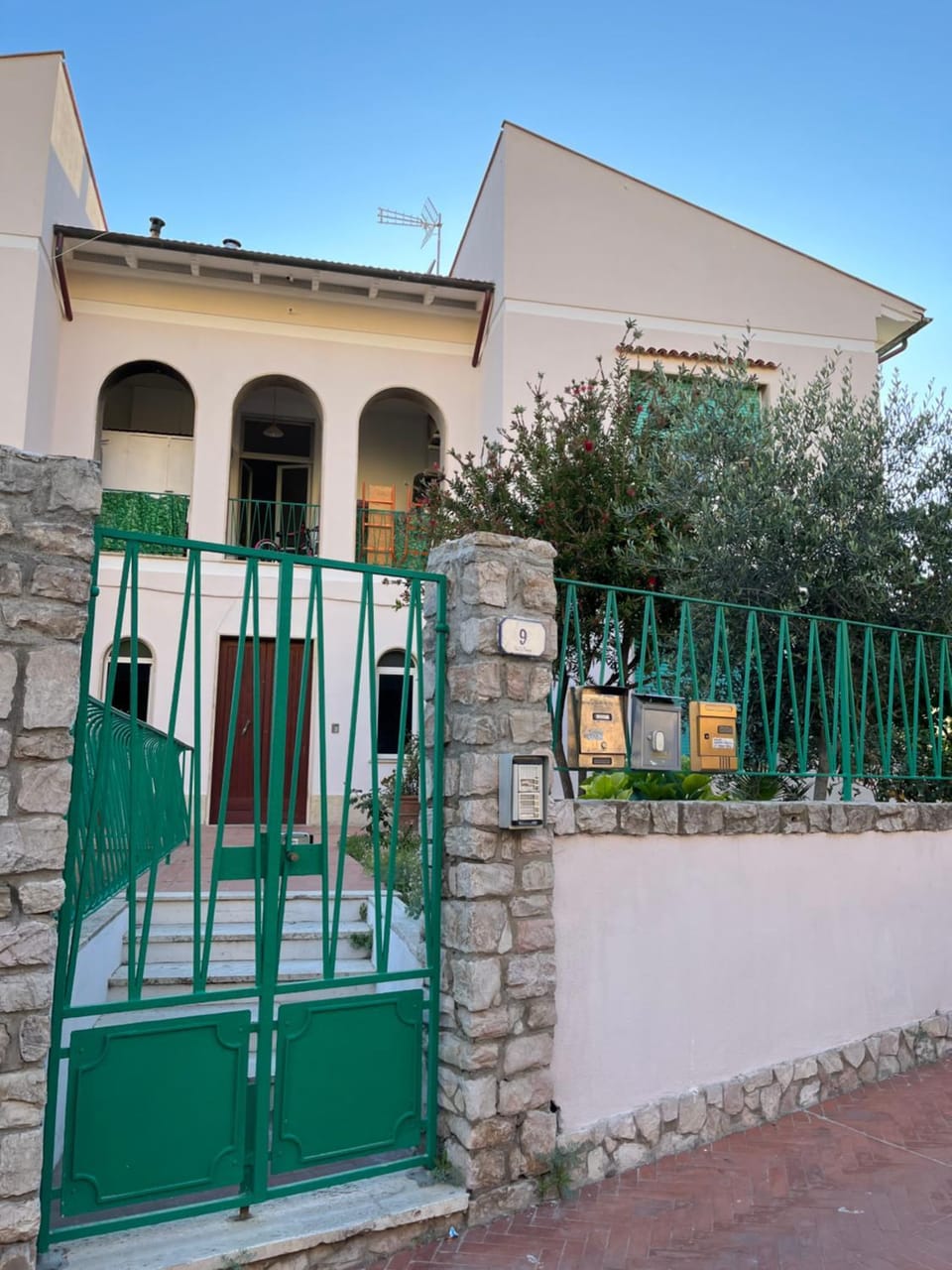 Facade/entrance