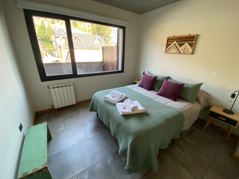 Bedroom, towels