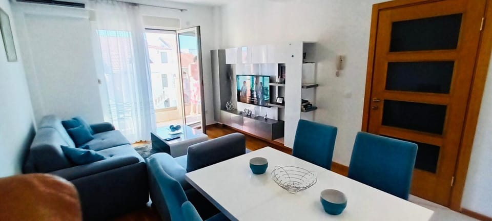 Apartman LORENA - blizu Slovenske plaže, sa GARAŽOM Apartment in Budva