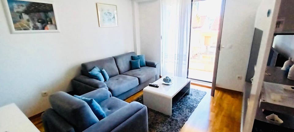 Apartman LORENA - blizu Slovenske plaže, sa GARAŽOM Apartment in Budva